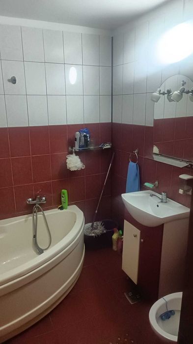 Vand apartament cu 3 camere