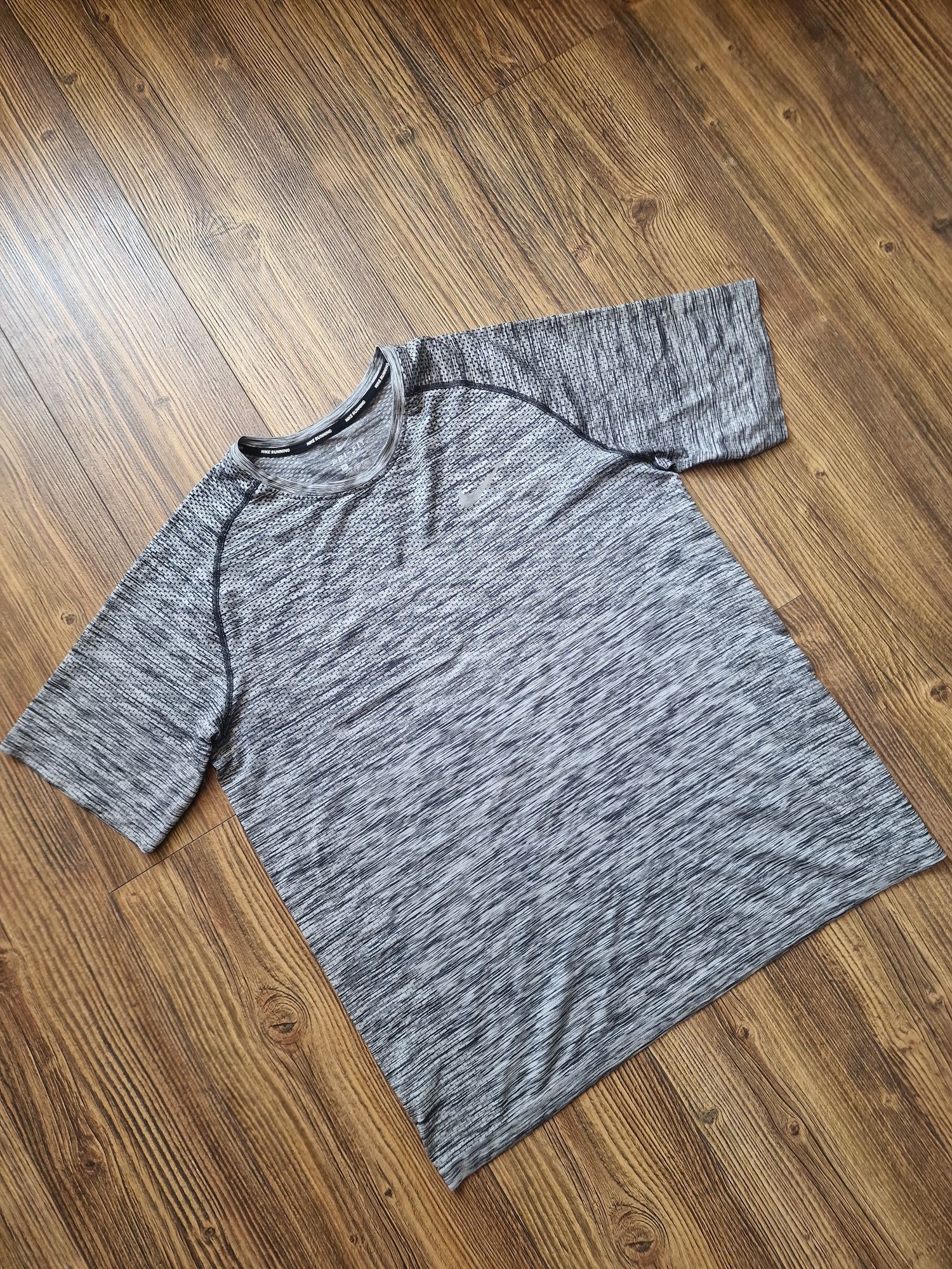 Страхотна мъжка тениска NIKE  размер XL/ 2XL