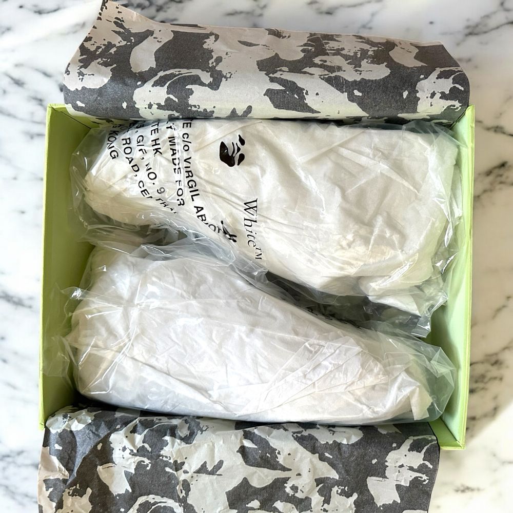Обувки OFF-WHITE чисто нови