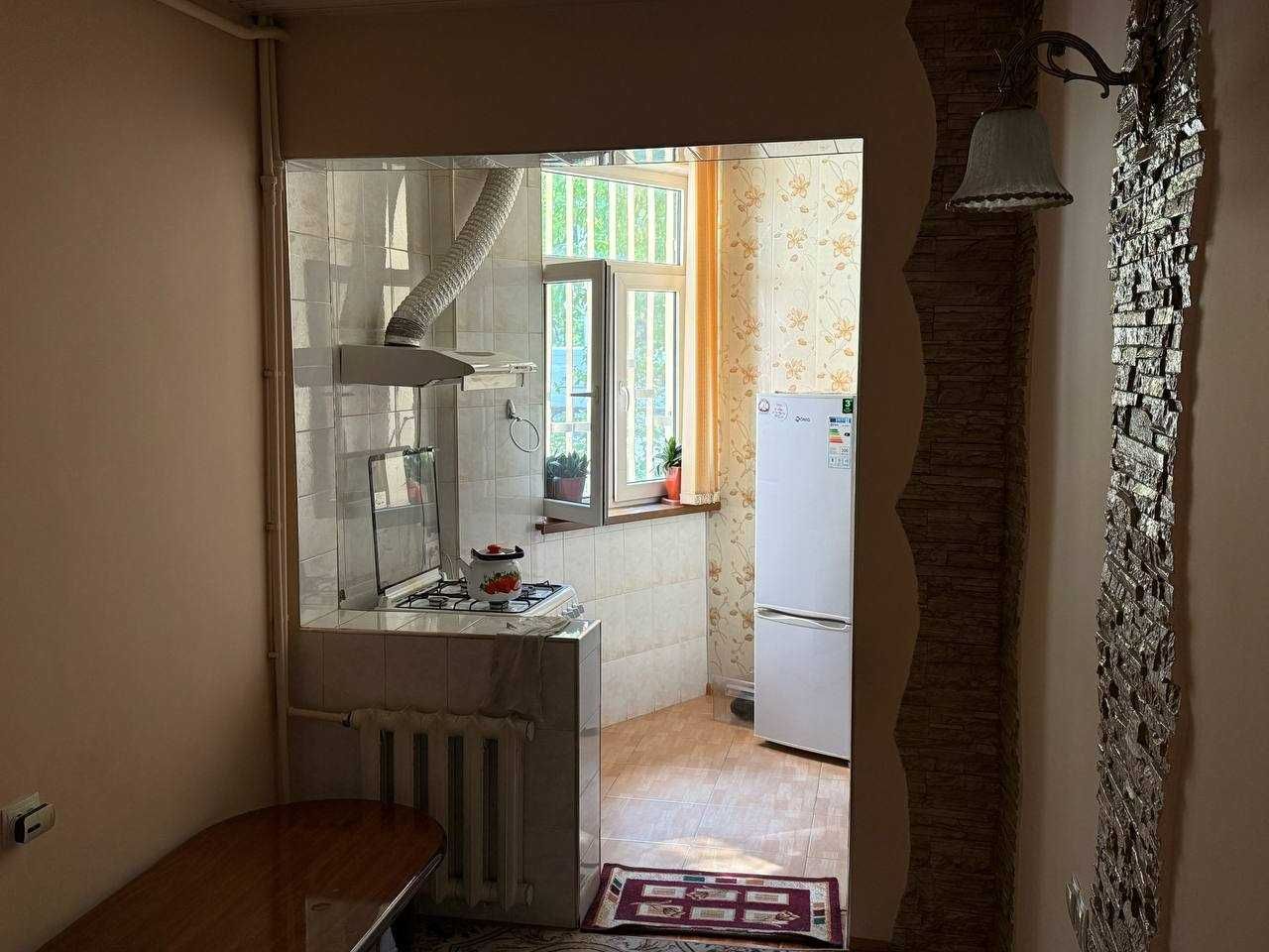 Срочно продаётся двухкомнатная квартира в Яккасарайском районе 69 дом