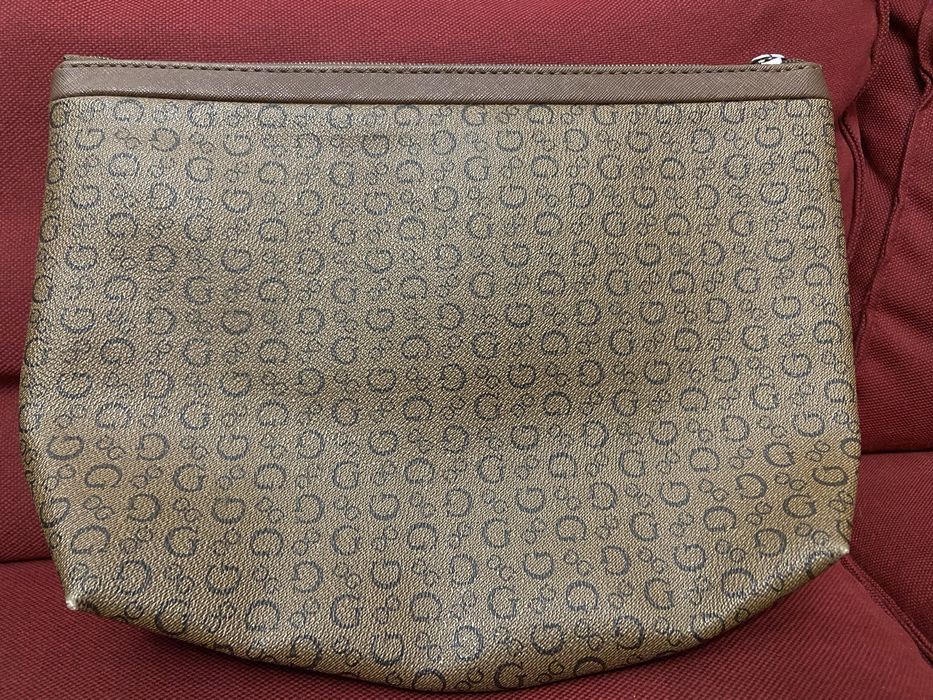 Plic Guess - make up bag - glossy wallet