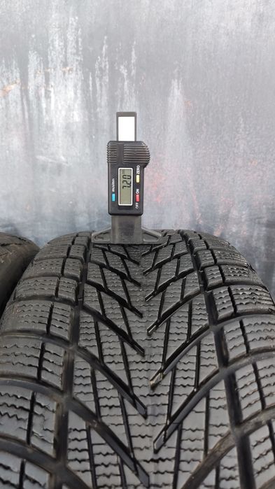 2бр. зимни 215/45/18 GoodYear Ultra Grip Performance 3
dot23
7.2mm
вно