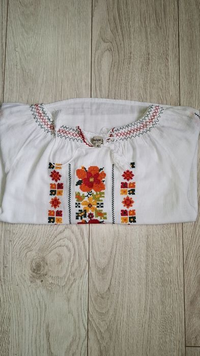 Ie fete,marimea 134cm(10ani),in stare foarte buna