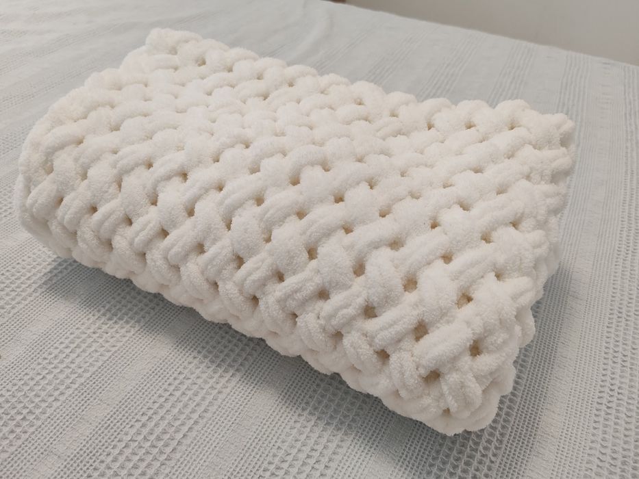 Ръчно плетено бебешко одеяло