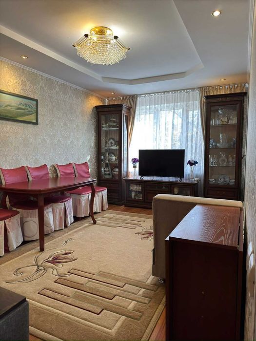 Стенка из натурального дерева (2 секции)