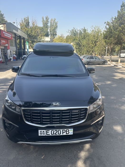 KIA Carnival. Hi limuzin