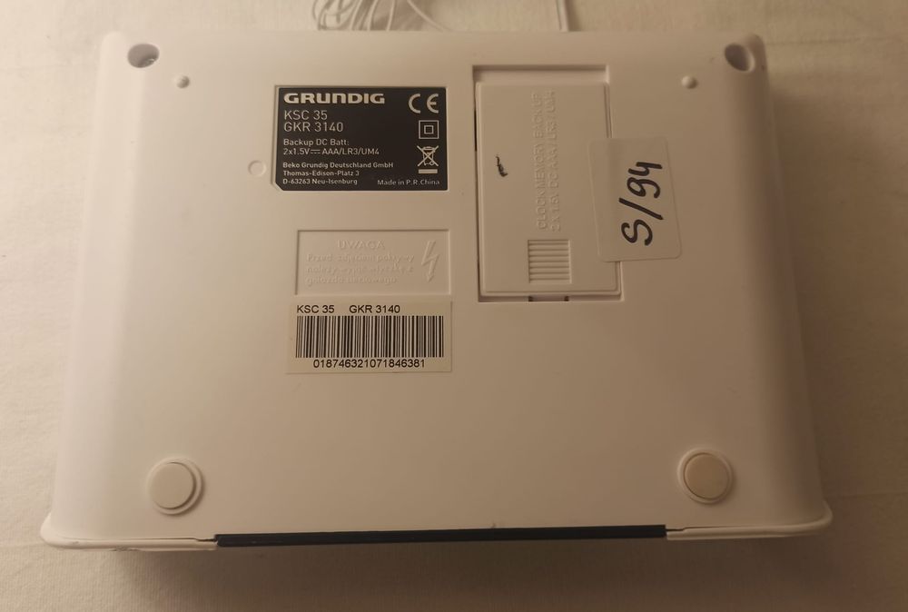 Grundig - Radio FM (digital) cu ceas automat si alarmă dublă