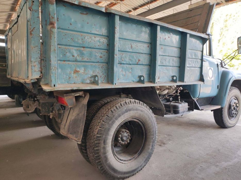 Zil mashina samasval  holati yahshi