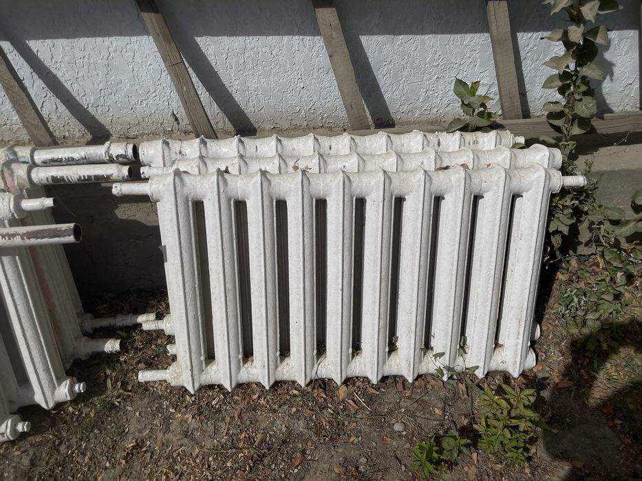 Чугунная батареи в хорошем состаянии