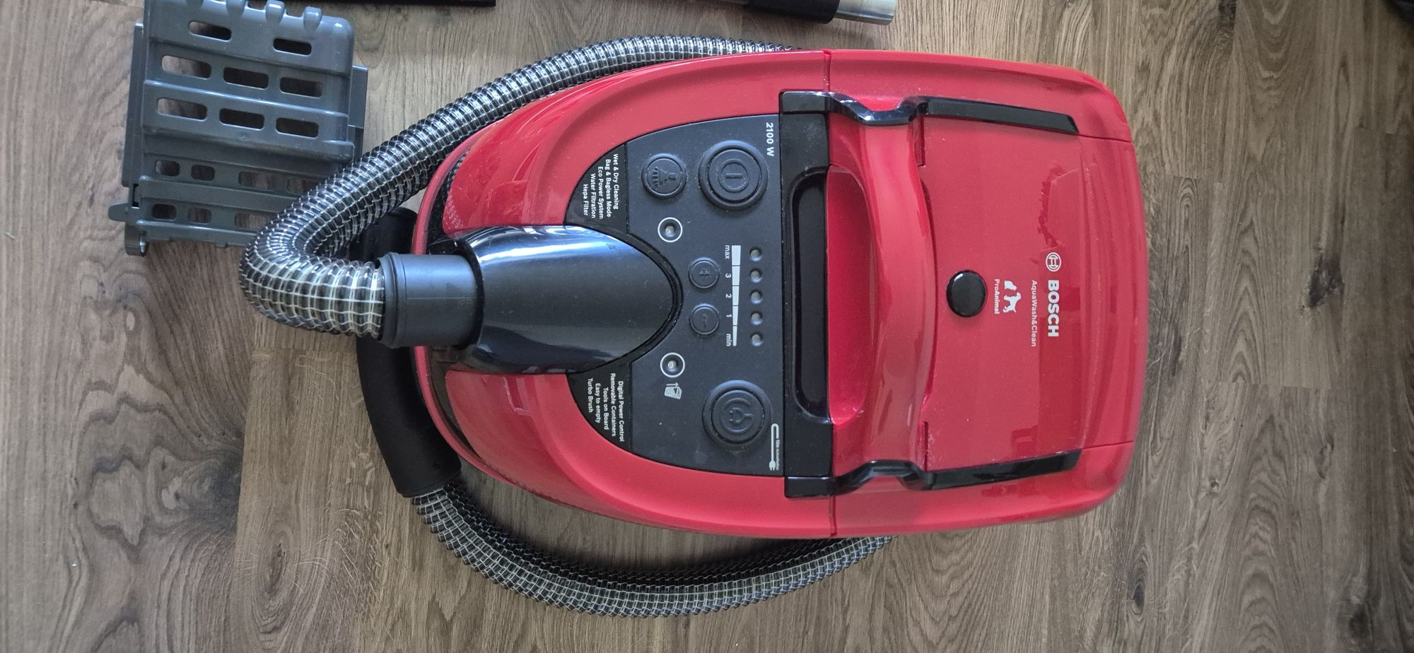 Aspirator Bosch cu spalare BWD421PET 2100 W