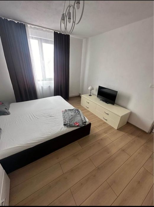 Inchiriez apartament