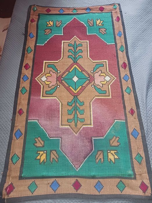 Старинно тъкано.