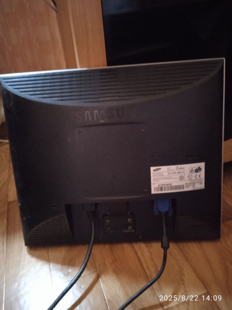 Продам Ж/К монитор SAMSUNG-710V (б/у)