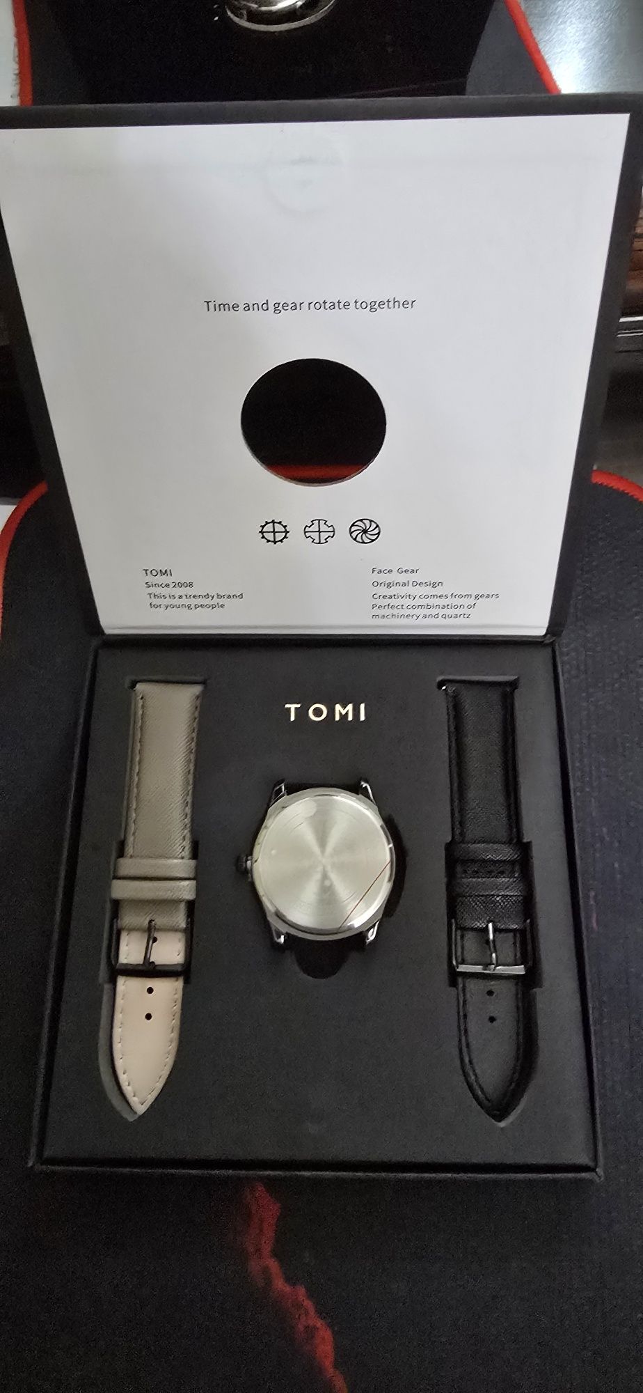 Часы Tomi новые , интересный дизайн