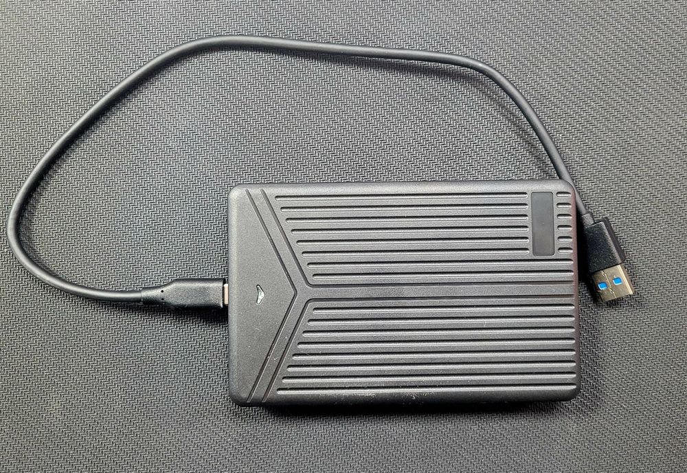 Продаю два внешних жёстких диска в отличном состоянии.