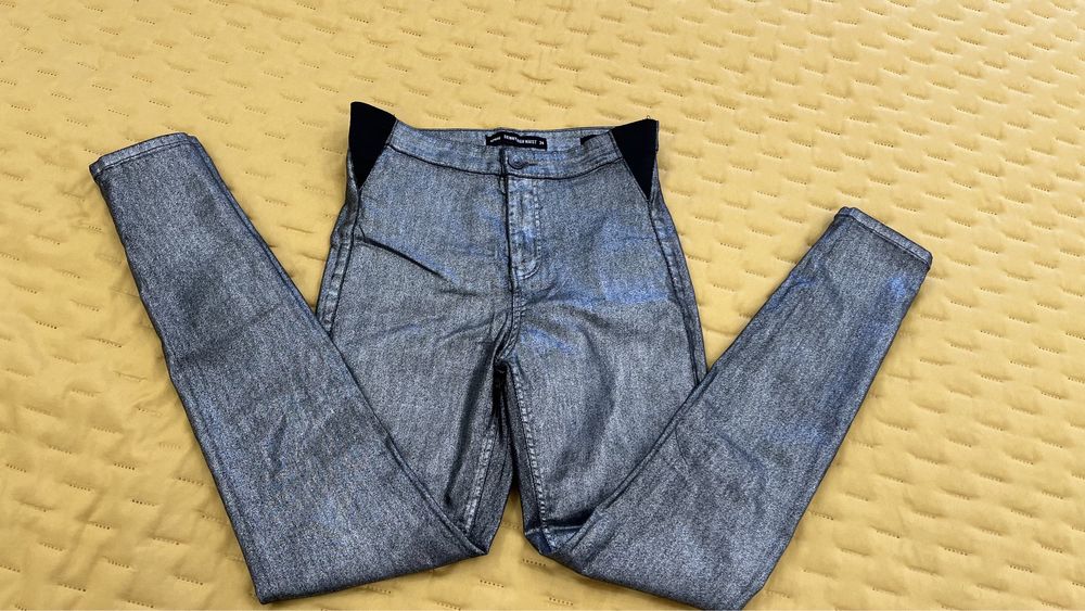 Дамски skinny панталон с металически ефект