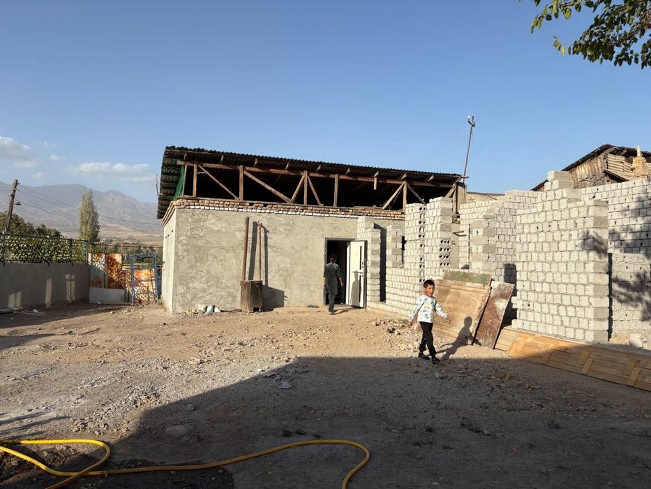 Дом 10 соток в центре Газалкента с коммуникациями