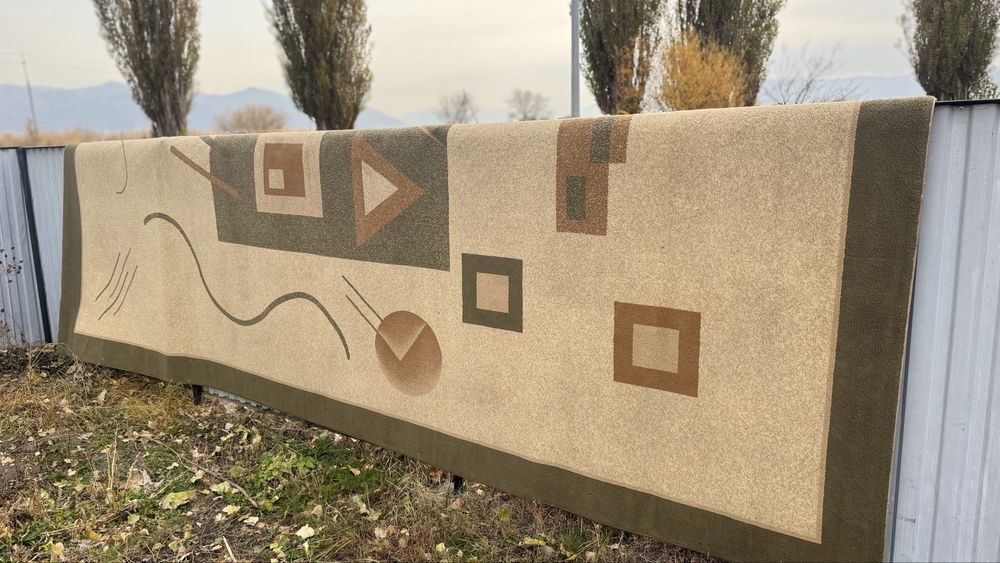 Ковер, 3/5 размер, тёплый, твёрдый ковёр, после химчистки.