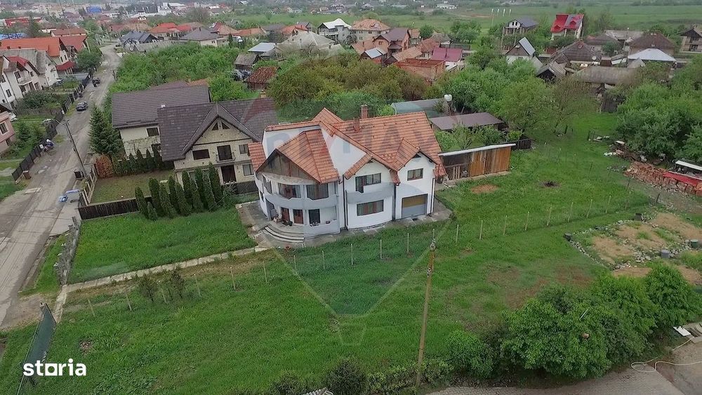 Casa de vanzare, 6 camere, Huedin, pretabilă pentru 2 proprietari