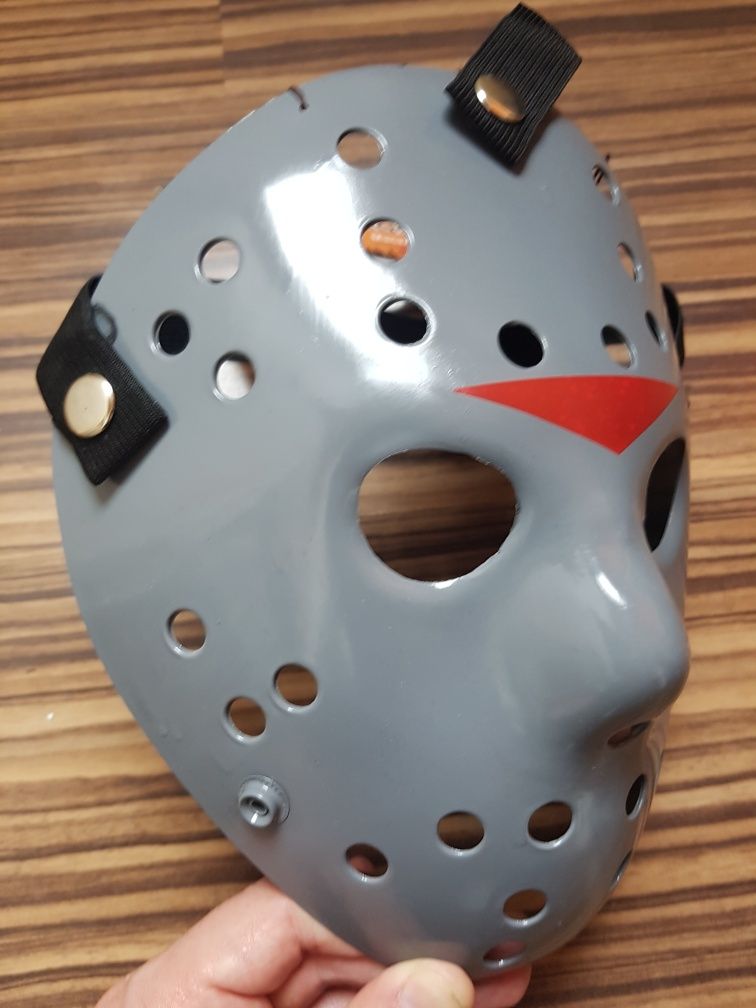 Masca Hockey Halloween 
Jason Voorhees 
Friday the 13th