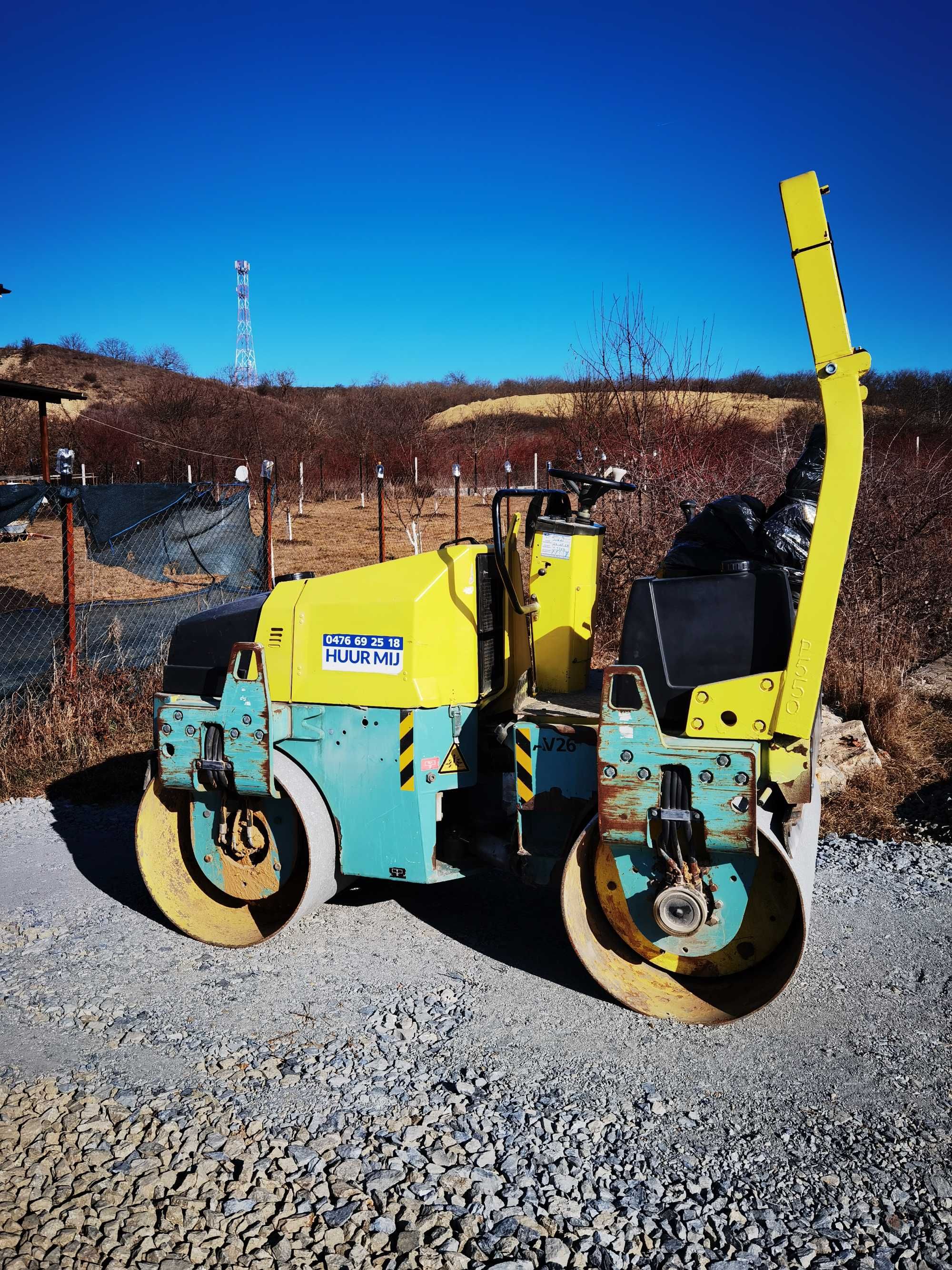 Închiriez Miniexcavator Dumper Cilindru compactor Basculantă