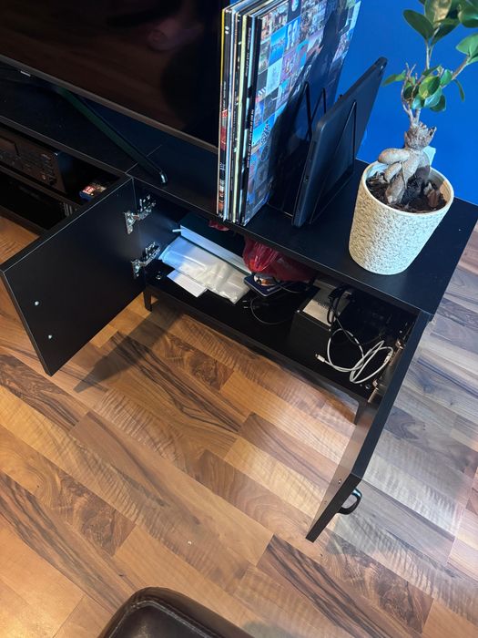 Comoda TV din PAL, neagra, NOUA