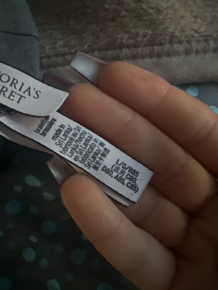 Дамско бюстие на Victoria’s Secret