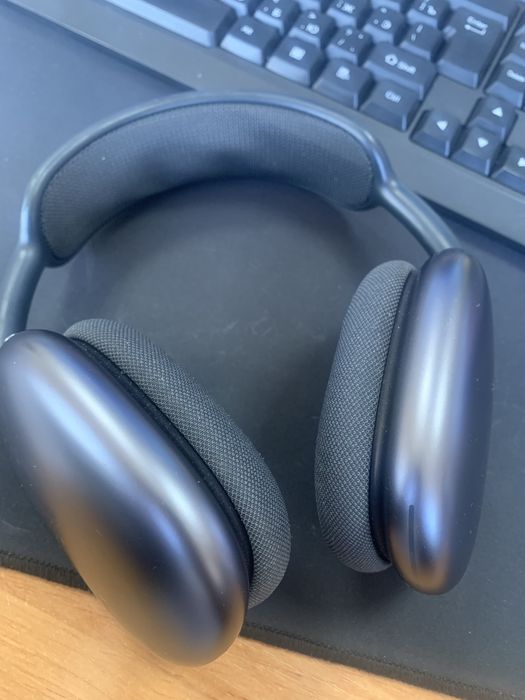 Продам AirPods Max