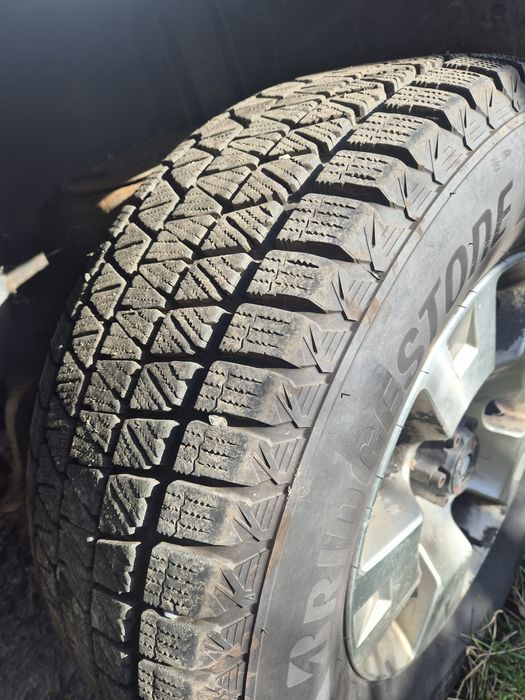 Джанти 17 инча 6х139.7 с гуми 275х65х17