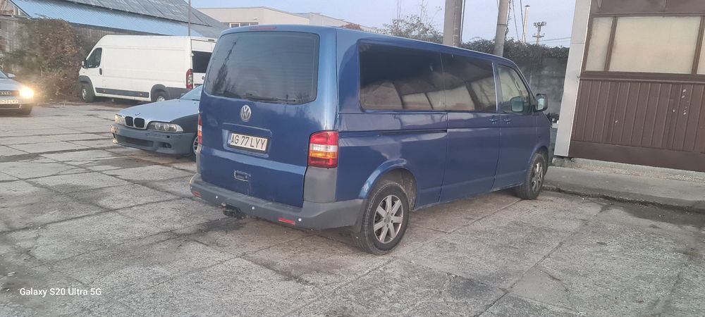 Vând volkswagen transporter T5 8+1 2005
