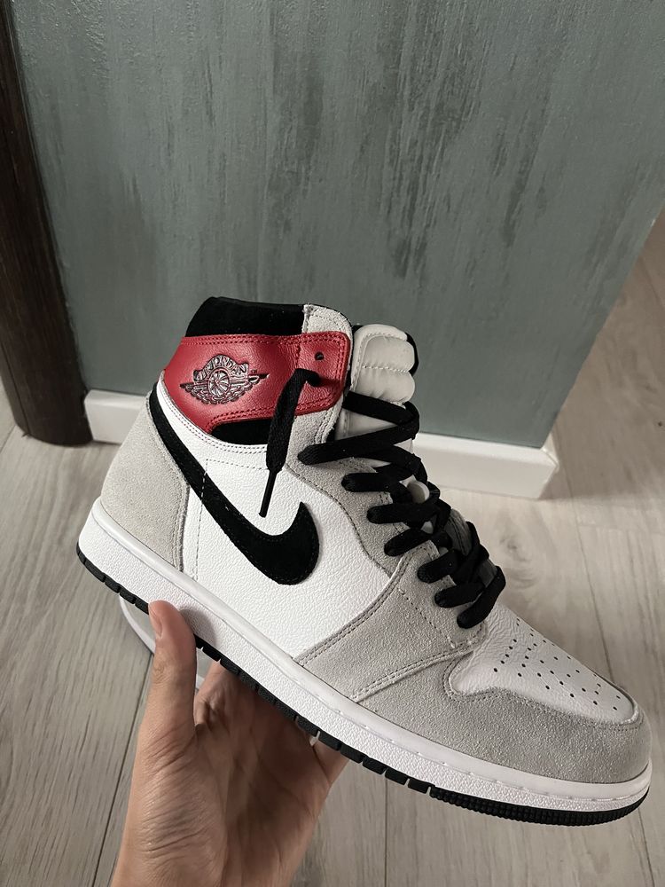 Jordan 1 light smoke grey