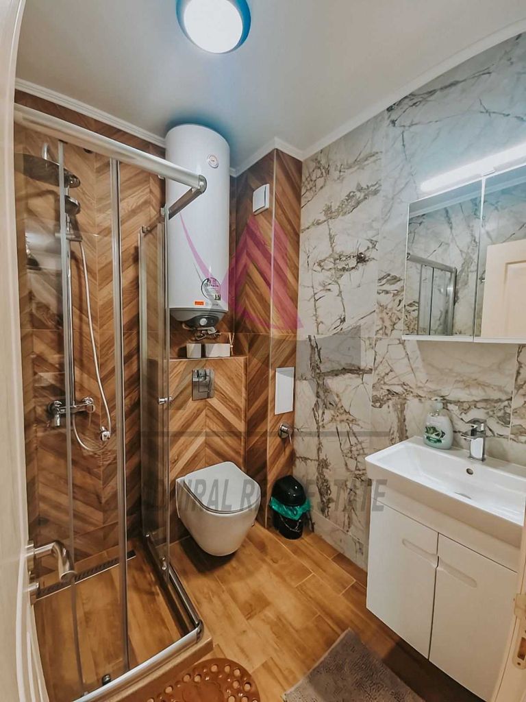 Дава се под наем Едностаен апартамент в Варна, Център - 60 кв.м за 700 € - Снимка #3