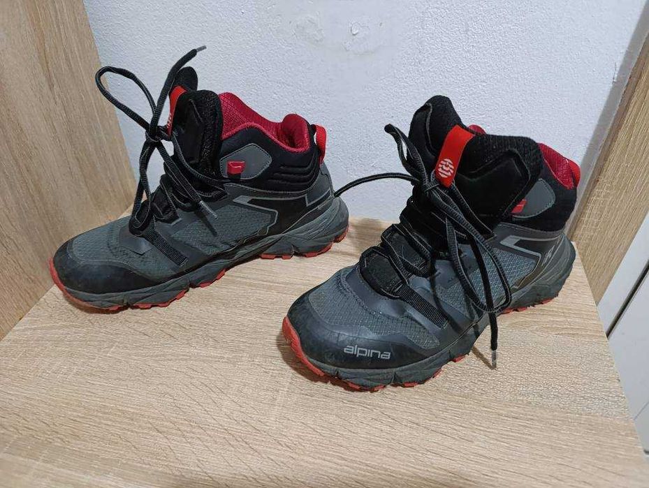Трекинг обувки трисезонни продавам