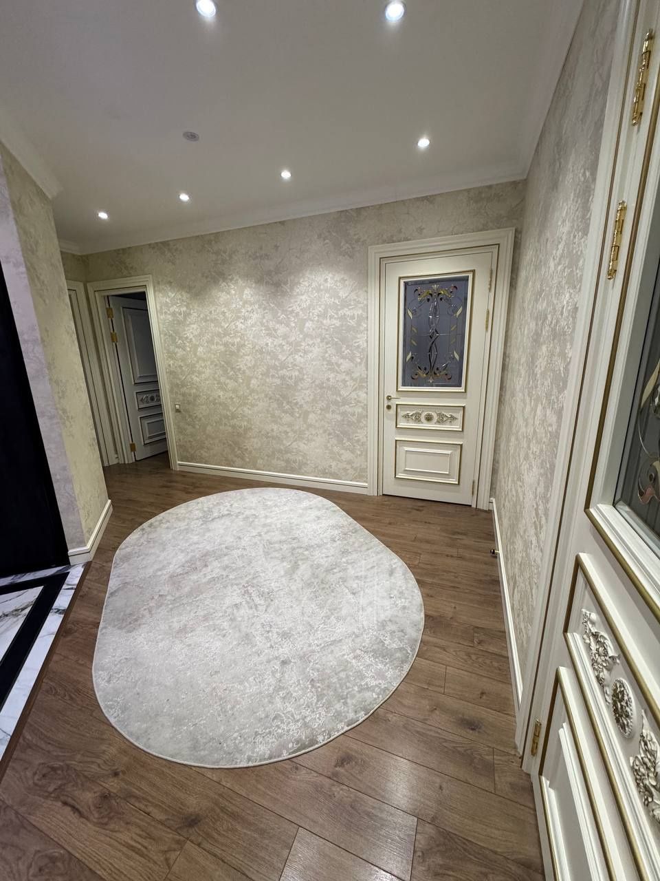 Аренда 4/7/8 Себзор Ж/К Golden House 140-кв.м 2 та санузел бор