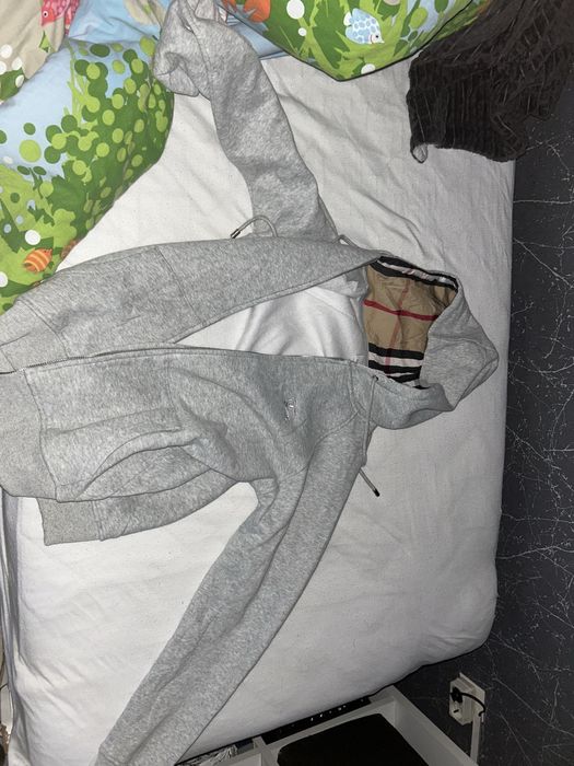 Vând Burberry Zip-up nou