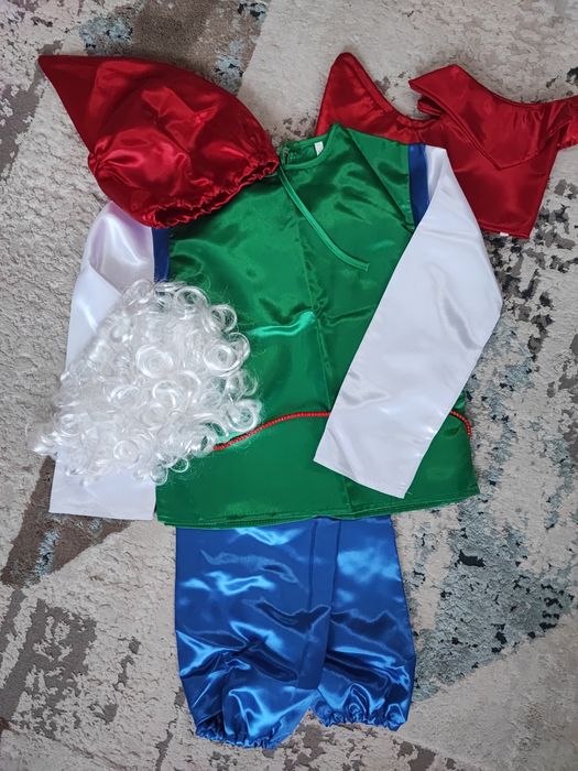 Продам детские костюм на новый год.