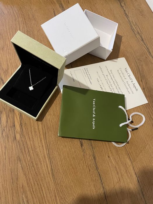 Van Cleef & Arpels - Lantisor Silver Pearl White