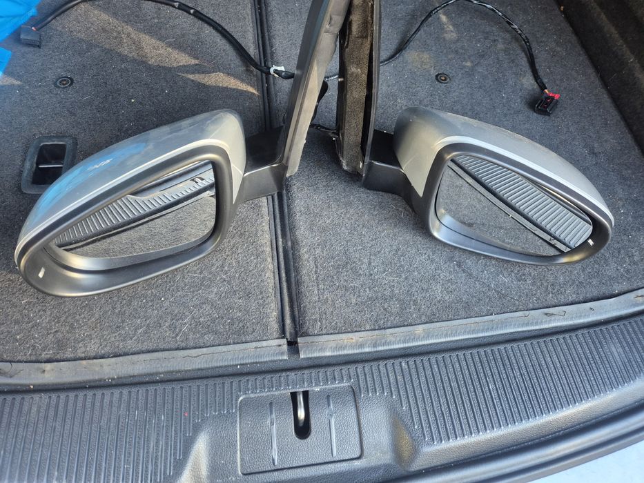 Огледала за vw tuaran 2011