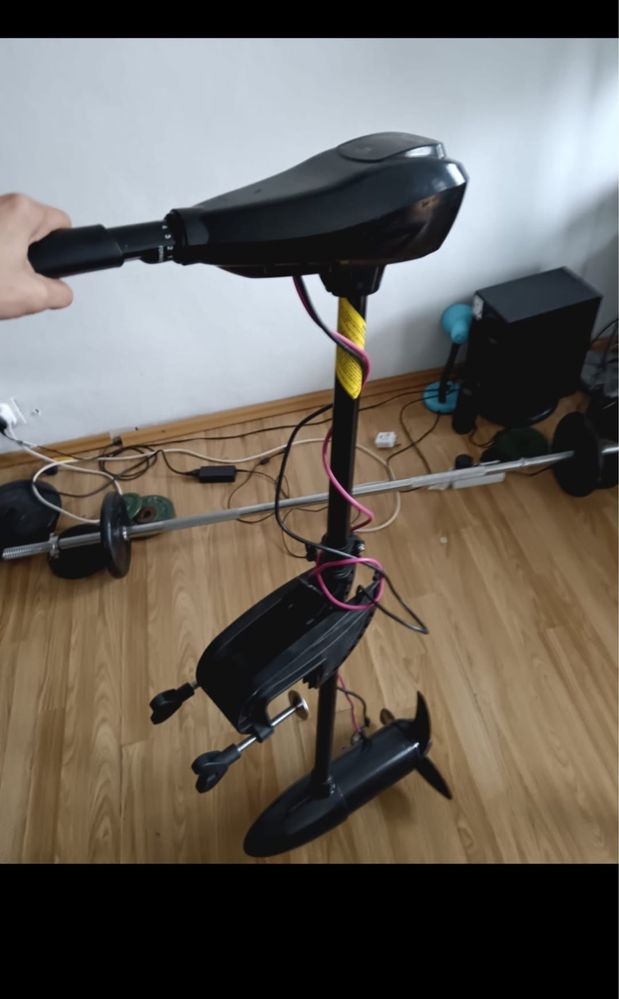 Barca gonflabila cu motor electric ca noua