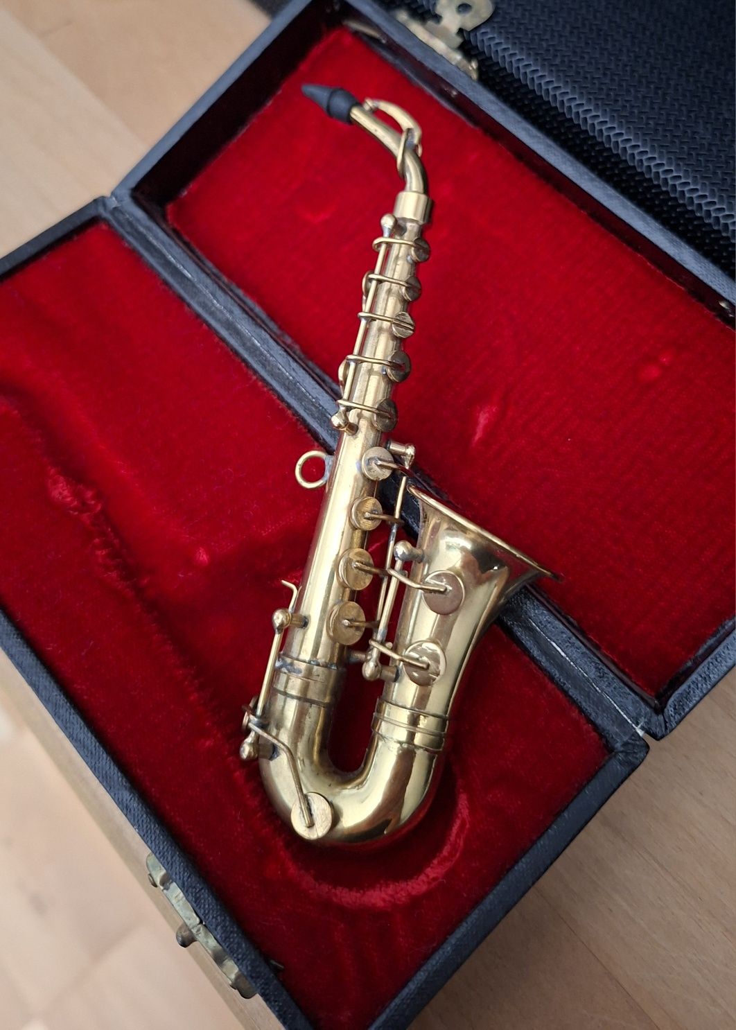 Jucarie alama saxofon alto macheta alama miniatura .