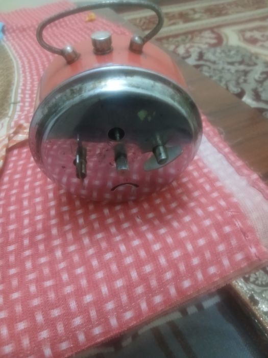 Будилник часы чехо.