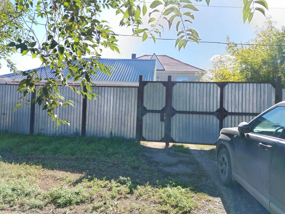 Продам 2х этажный коттедж в центре