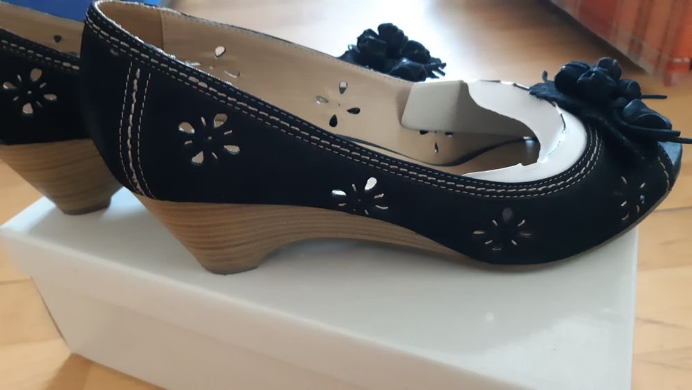 Vand pantofi eleganti, din piele întoarsă