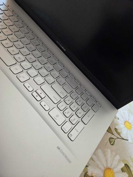 Laptop Gaming Asus Vivobook 17.3" Ryzen 5 7430U 16GB 256GB SSD