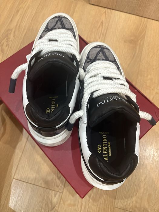 Обувки Valentino