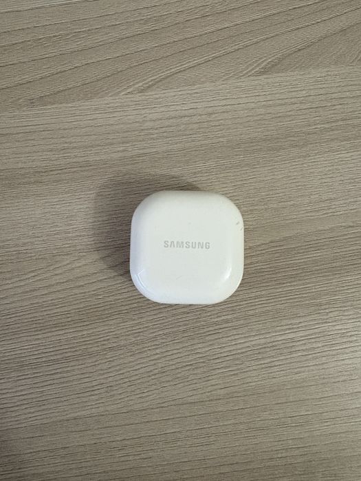 продам беспроводные наушники SAMSUNG BUDS 2