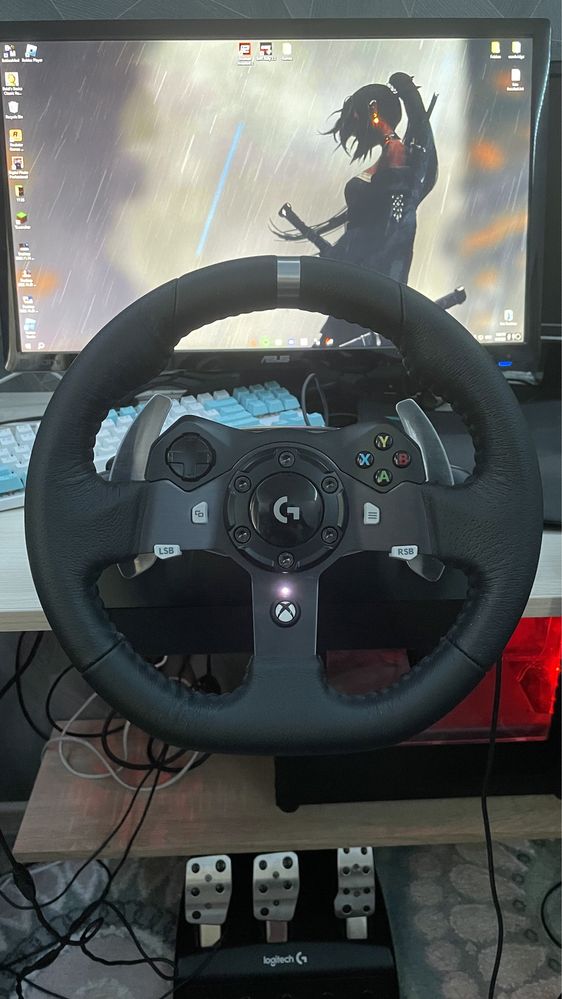 Volan Logitech G920 cu pedale si Schimbător Logitech 6+1 Viteze