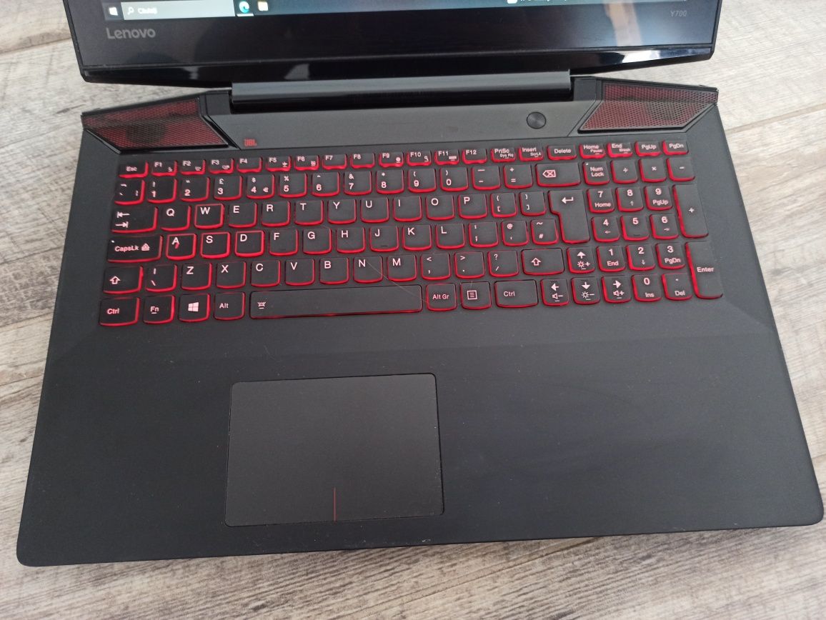 Lenovo  I7-6700, 12 GB RAM, GTX 960M