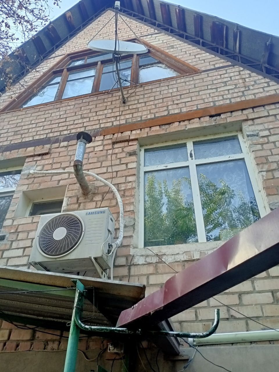 Продается дача из   кирпича с правой стороны от ша
