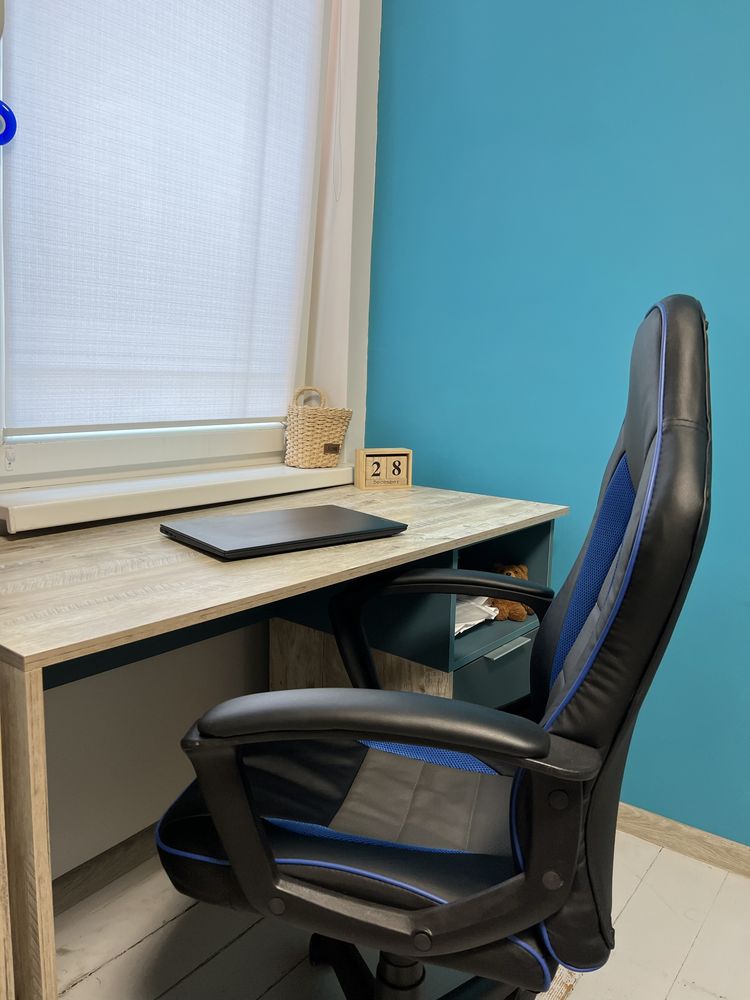 Продавам бюро и офис стол